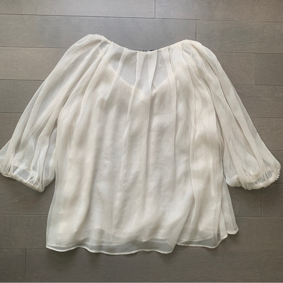 Beautiful Flowy Blouse with Rope Detail - Picture 5 of 5